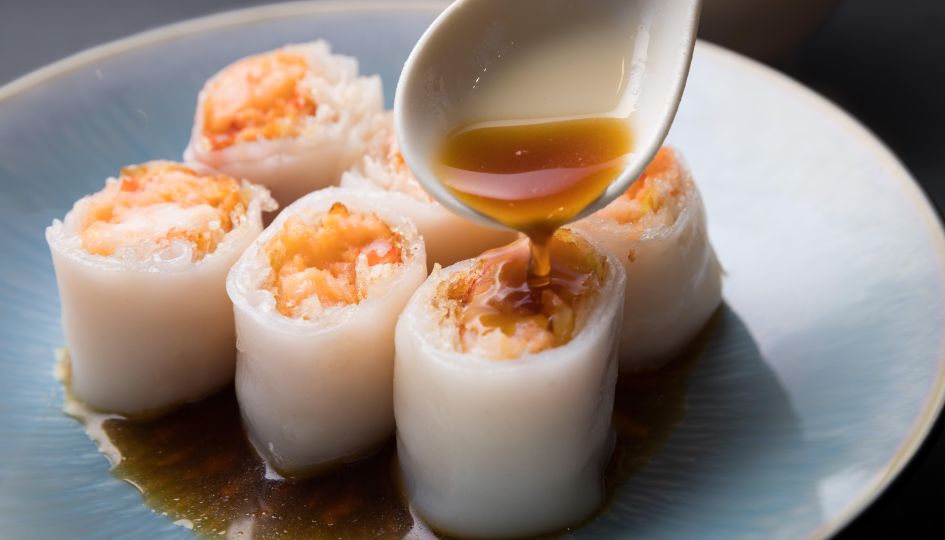 Steamed Rice Roll with Shrimps and Fried Bread Stick